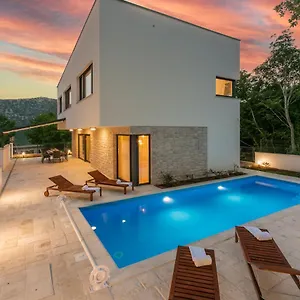 https://villa-luce-grizane-belgrad.primorje-gorskikotar.com